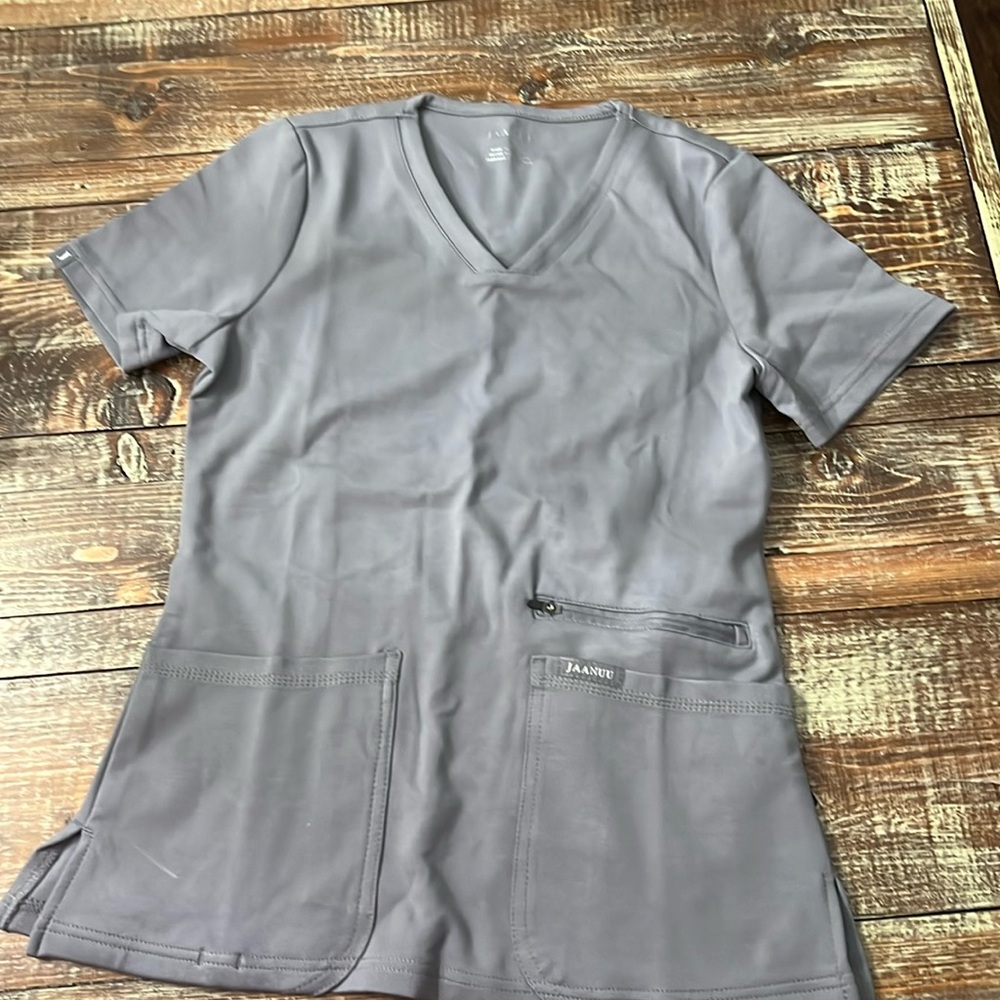 Jaanuu scrub top